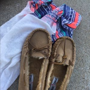Minnatonka faux fur lining sz 9 moccasin slippers